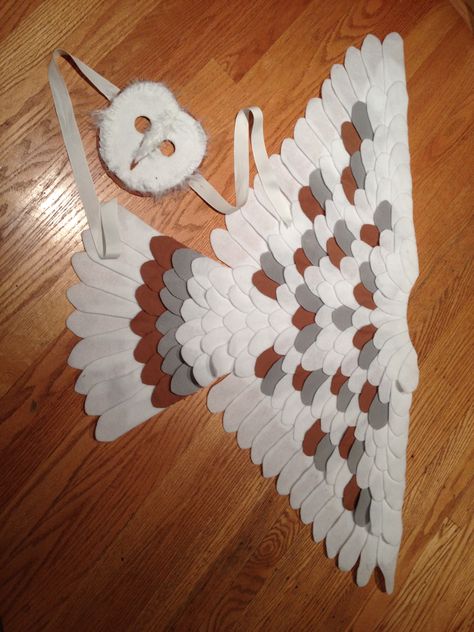 Búho/Lechuza alas #2 Hedwig Costume, Wings Costume Diy, Owl Halloween Costumes, Owl Wings, Owl Costume, Book Day Costumes, Bird Costume, Folding Origami, Kids Dress Up