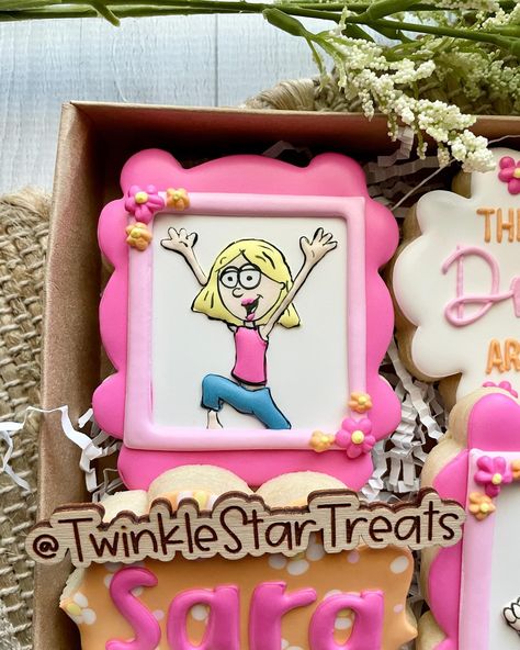 Who else watched Lizzie McGuire as a kid?! Making these cookies was a nice dose of nostalgia for me. . . . #lizziemcguire #lizziemcguirecookies #lizziemcguirebirthday #disneythrowback #twinklestartreats #cookiesforoccasion #cookiedecorating #decoratedcookies #royalicing #royalicingcookies #edibleart #cookieart #cookiedecorator #cookier #decoratedsugarcookies #instacookies #sugarcookies #sugarcookiesofinstagram #cookies #houstontx #houstoncookies #cypresstx #cypresscookies #customcookies #coo... Lizzie Mcguire, Twinkle Star, Cookie Art, Edible Art, Royal Icing Cookies, Custom Cookies, Sugar Cookies Decorated, Royal Icing, Houston Tx