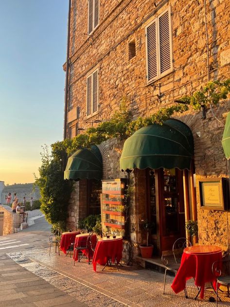 Italian Street Restaurant, Italy Cafe Aesthetic, Italian Restaurant Exterior Design, Italy Streets Aesthetic, Italian Aesthetic Restaurant, Italian Cafe Aesthetic Interior, Italy Cafe Interior, Studying Abroad In Italy, Italian Bakery Aesthetic