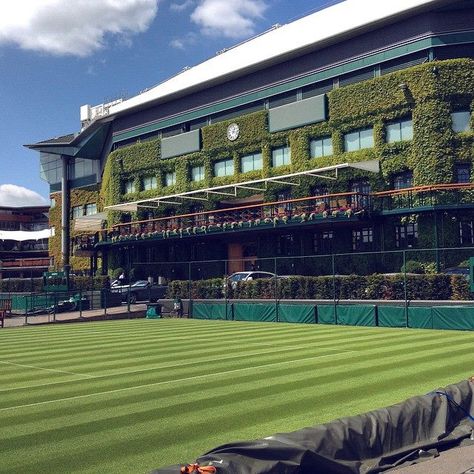 Wimbledon Centre Court, Stadium Wallpaper, Wimbledon Village, Tennis Aesthetic, Wimbledon Tennis, Lawn Tennis, Tennis Championships, Sports Aesthetic, Tennis Clubs