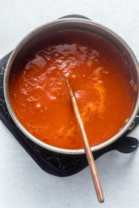 Need to fix a runny sauce? From cornstarch slurries to tempered eggs, discover a few simple tricks to achieving sauce perfection. Thicken Sauce, Diy Condiments, Thicken Gravy, Cornstarch Slurry, Water Detox, How To Thicken Sauce, Stir Fry Dishes, Honey Soy, Gravy Sauce