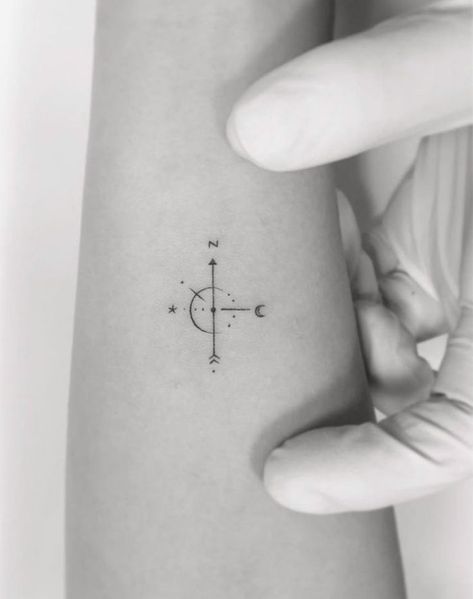 small-forearm-tattoo-compass-tattoo-meaning-arrow-black-white-photo-rubber-gloves Compass Tattoo Meaning, Small Compass Tattoo, Simple Compass Tattoo, Compass Tattoos, 7 Tattoo, Compass Tattoo Design, Small Forearm Tattoos, Meaningful Tattoos For Women, Inspiration Tattoos