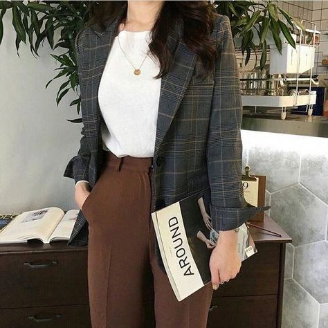 work outfit ideas ♡₊˚༄˳ 𝒑𝒊𝒏𝒕𝒆𝒓𝒆𝒔𝒕: ѕoyvιrgo┊soyvirgo.com ♡ ࿐♡ ☆˖۪۪̥°̥.  #work #fashion #cuteclothes #workfashion Office Outfit Women Business, Dark Academia Fashion, Academia Fashion, Chique Outfits, Office Outfits Women, Black Outfits, Mode Casual, Fashion Blogger Style, Mode Inspo