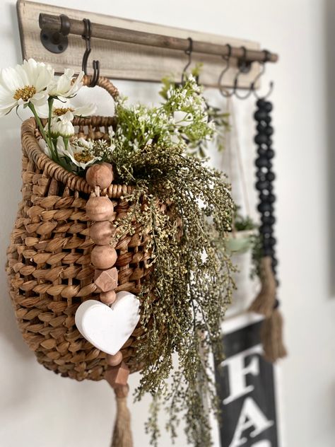 Farmhouse Home Decor Wall Pocket Basket Decor, Hanging Farmhouse Decor, Wall Basket Filler Ideas, Boho Hanging Baskets, Farmhouse Hanging Baskets, Farmhouse Basket Filler Ideas, Wall Hanging Basket Ideas, Wall Baskets With Greenery, Hanging Basket Decor Ideas