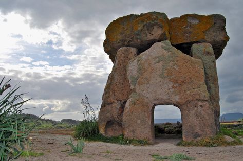 Ancient European Stone Monuments Said to Originate in Northwest France - The New York Times Monument France, Megalithic Monuments, Grave Monuments, Megalithic Structures, Ancient Europe, Ancient Places, Standing Stones, Stone Architecture, Travel Around Europe