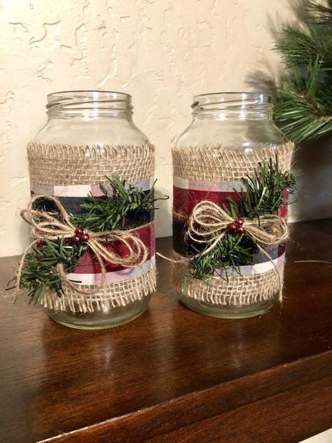 Decorated Jars For Christmas, Christmas Candle Holders Diy Jar Crafts, Diy Christmas Presents Mason Jars, Mason Jar Christmas Scene, Diy Snowy Mason Jars, Mason Jar Centerpieces For Christmas Center Pieces Tea Lights, Mason Jar Christmas Decorations, Jars Decoration Ideas, Christmas Jar Gifts