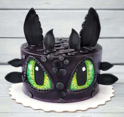 Toothless Dragon Cake Birthday, Night Fury Cake, Toothless Cake Ideas, How To Train Your Dragon Birthday Cake, Toothless Cookies, Dragon Cakes For Kids, How To Train Your Dragon Cake, Toothless Birthday Cake, Dragon Cake Ideas