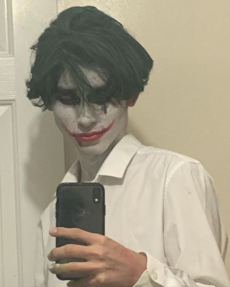 Halloween Costumes Male, Halloween Costumes For Guys, Halloween Ideias, Joker Halloween Costume, Guy Face, Male Pfps, Joker Halloween, Joker Makeup, Joker Poster