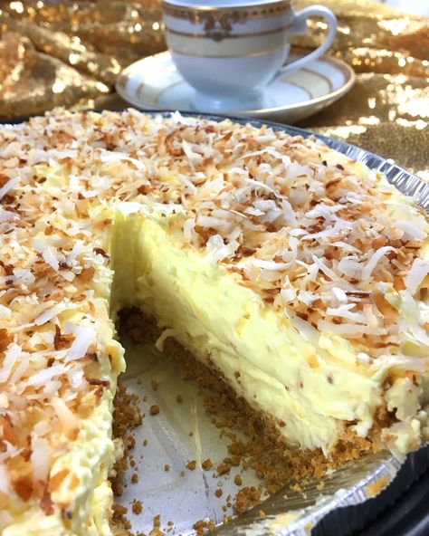 Could this be the easiest and tastiest coconut cream pie you ever make? Creamy Coconut Pie, Vanilla Pie Filling, Coconut Pie Recipe, Coconut Cream Pie Recipes, Coconut Pie, Cream Pie Recipes, Coconut Cream Pie, Toasted Coconut, Quesadillas