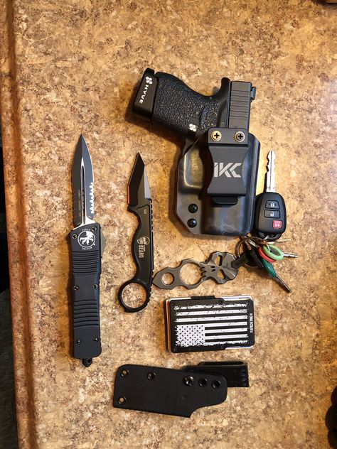 Edc Pocket Dump, Edc Carry, Edc Essentials, A 10 Warthog, Tactical Life, Btc Trading, Edc Tactical, Pretty Knives, Join My Team