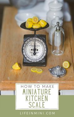 Dolls House Miniatures How To Make, Dolls House Kitchen Ideas, Diy Miniature Accessories, Miniature Kitchen Diy How To Make, Diy Mini Dollhouse Accessories, Miniatures 1:12, Easy Miniature Diy, Handmade Miniatures Diy, Dollhouse Kitchen Diy