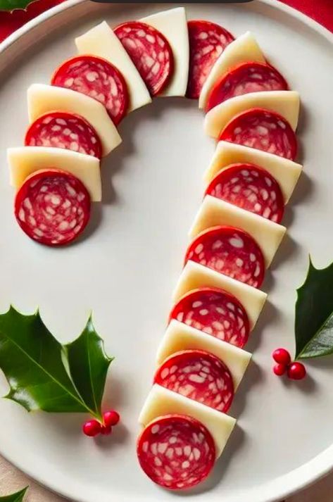 Festive Snacks, Christmas Party Food Ideas, Food Ideas Dinner, Christmas Buffet, Christmas Platter, Decorações Com Comidas, Christmas Recipes Appetizers, Xmas Dinner, Christmas Food Ideas