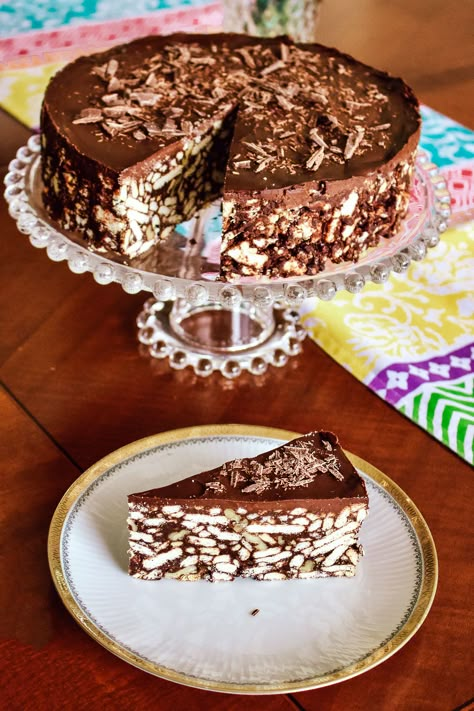 This No Bake Chocolate Biscuit Cake is a beautiful, easy-to-make European dessert that is good for the entire family. It looks great as a cake for a fancier occasion but is equally delicious if shaped like a "salami," the traditional way of making it. Easy Bake Cake, Bake Chocolate Cake, No Bake Chocolate Cake, Chocolate Biscuit Cake, Whiskey Cake, Biscuit Bake, Bake Cakes, Birthday Cake Chocolate, Best Cakes