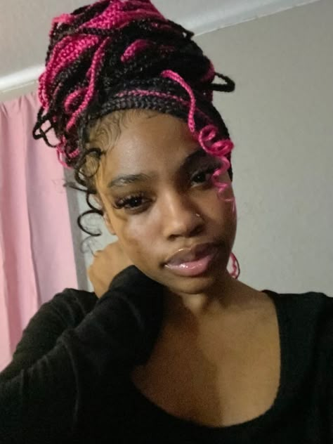 Knotless Braids With Pink, Pink And Black Braids, Braids With Pink, Pink Skunk Stripe, Easy Trendy Hairstyles, Pretty Braids, Box Braids Hairstyles For Black Women, Braids Hairstyles Pictures, Braided Hairstyles For Teens