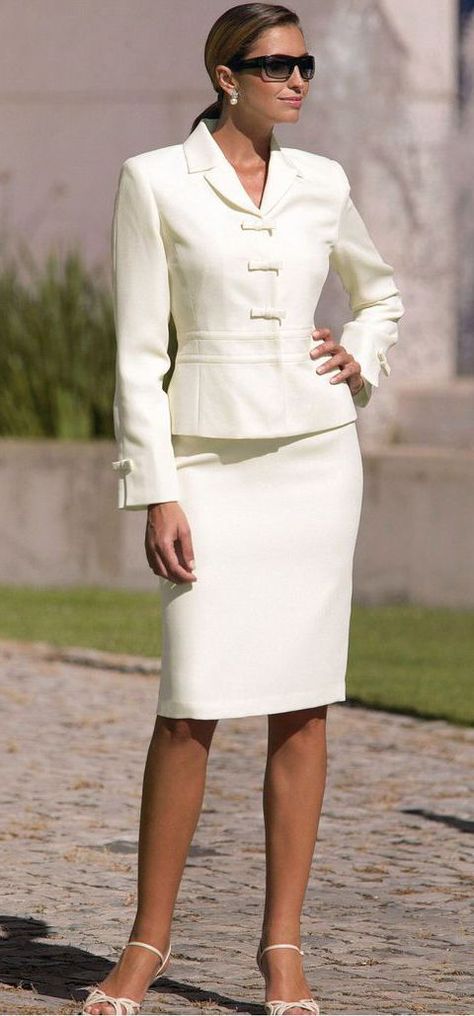 Skirt Suit Business, White Dress Suits, White Skirt Suit, Work Outfits Women, Suit Fashion, Work Attire, Dress Suits, Office Fashion, Elegant Outfit