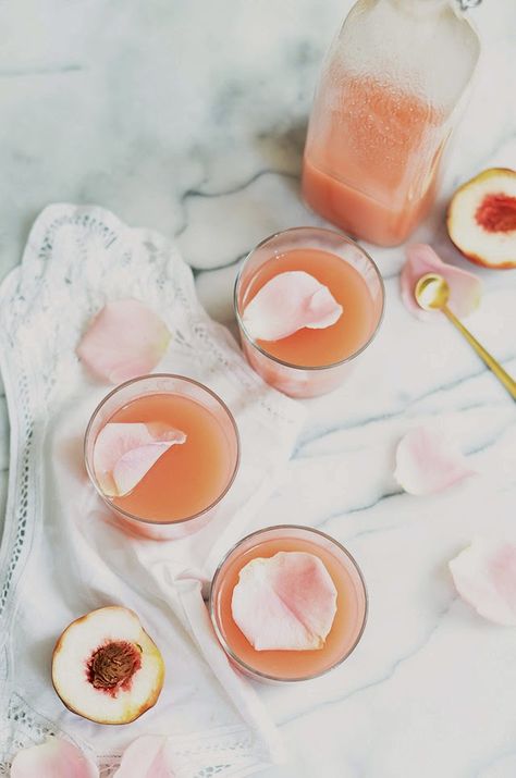 White Peach & Rose Lemonade Lemonade Refresher, Lemonade Drink, Rose Lemonade, Drinks Recipe, Peach Lemonade, Lemonade Drinks, Lemonade Recipe, Party Punch, Peach Rose