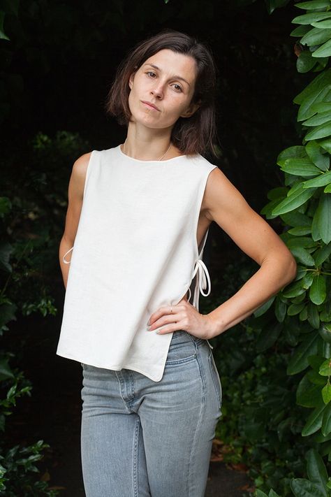 One Yard Sewing Project: Linen Apron Tank Top Tutorial – the thread Tank Pattern Sewing, Garment Sewing Inspiration, Boxy Tank Top Pattern, One Piece Sewing Pattern, Beginner Sewing Projects Clothes, Tank Top Tutorial, Sustainable Sewing, Top Pattern Sewing, Tank Top Sewing Pattern