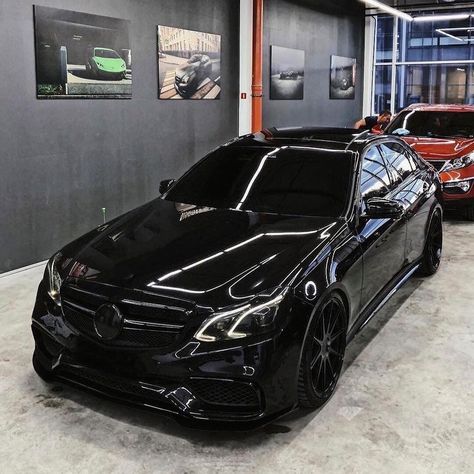 C300 Mercedes Custom, Mercedes E Class Coupe, Mercedes E300, Mercedes Brabus, Custom Mercedes, Tmax Yamaha, Mercedes Benz E63, Mercedes Benz Coupe, Mercedes Benz E63 Amg