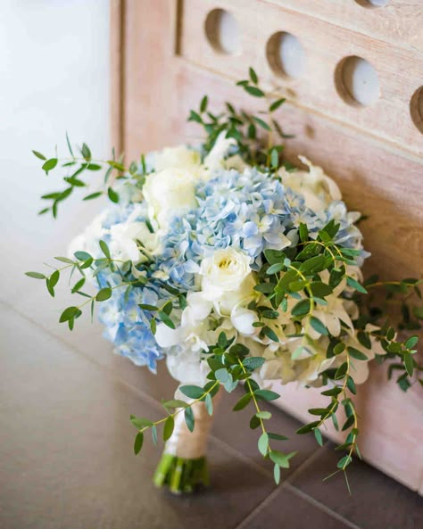 Bridal Flower Arrangements, Blue Hydrangea Bouquet, Classic Blue Wedding, Blue Hydrangea Wedding, Hydrangea Bouquet Wedding, Wedding Flower Guide, Hydrangea Wedding, Blue Wedding Bouquet, Hydrangea Bouquet