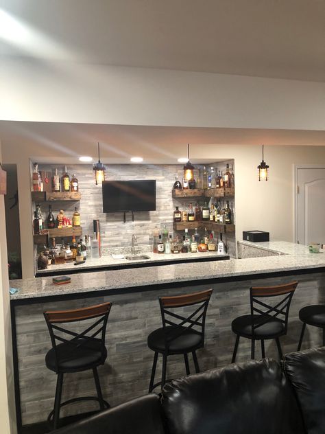 Small Basement Sports Bar Ideas, Basement Sports Bar Ideas, Organize Basement, Basement Sports Bar, Warehouse Reception, Basement Bar Decor, Rustic Basement Bar, Downstairs Bar, Basement Living Room