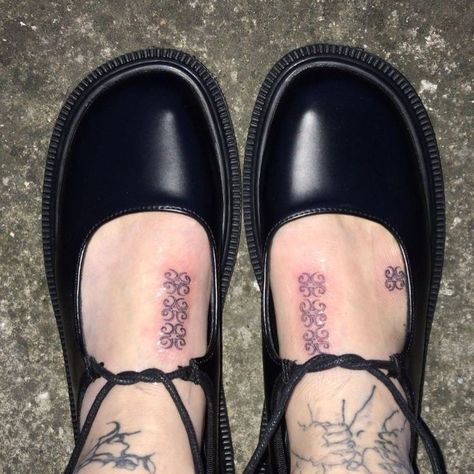 Cute Tats, Poke Tattoo, Dream Tattoos, Foot Tattoo, Tattoo Placement, Mini Tattoos, Pretty Tattoos, Body Mods, Body Tattoos