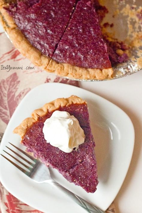 Purple sweet potato pie recipe, This southern classic dessert was made using gorgeous purple sweet potatoes. Get the recipe on ItsYummi.com Purple Sweet Potato Recipes, Canned Sweet Potato Casserole, Purple Sweet Potato Pie, Potato Pie Recipe, Sweet Potato Pies Recipes, Purple Sweet Potato, Gluten Free Crust, Purple Sweet Potatoes, Cakes Recipes