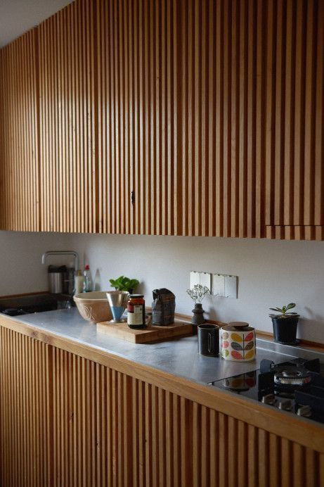 Minimalist Kitchen Cabinets, Minimalist Dekor, Natural Home Decor, Wooden Cabinets, Kitchen Cabinetry, Counter Tops, Wooden Kitchen, Minimalist Kitchen, Wood Kitchen