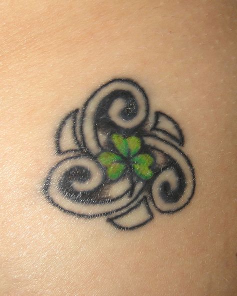 Shamrock and Celtic Design by Danny McL, via Flickr Leprechaun Tattoos, Celtic Tattoo For Women, Shamrock Tattoo, Celtic Tattoo Designs, Tattoo Son, Clover Tattoo, Shamrock Tattoos, Celtic Knot Tattoo, Butterfly Tattoo Meaning