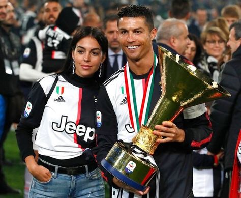 Soccer Relationships, Football Motivation, Gk Gloves, Ronaldo Photos, Cristiano Ronaldo Juventus, Cr7 Wallpapers, Cristino Ronaldo, Ronaldo Juventus, Football Wags