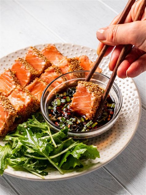 Salmon Tataki – Sizzlefish Salmon Tataki Recipe, Japanese Food Fish, Sashimi Salmon Recipe, Salmon Sashimi Bowl, Raw Seafood Recipes, Salmon Decoration, Shoyu Salmon, Salmon Fingers, Salmon Sashimi Recipe