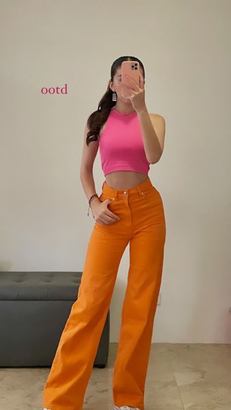 Orange Denim Pants Outfit, Orange Jeans Outfit, Orange Tshirt Outfits, Pantalon Naranja Outfits, Baggie Outfit, Pantalon Orange, Denim Pants Outfit, Baggy Jeans Outfit, Orange Jeans