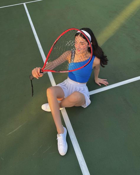 Tennis Cap Outfit, Tennis Instagram Pictures, Tennis Outfit Preppy, Tennis Pose, Cute Tennis Outfit, Tennis Core, Tennis Preppy, Head Tennis Racket, Goals Board