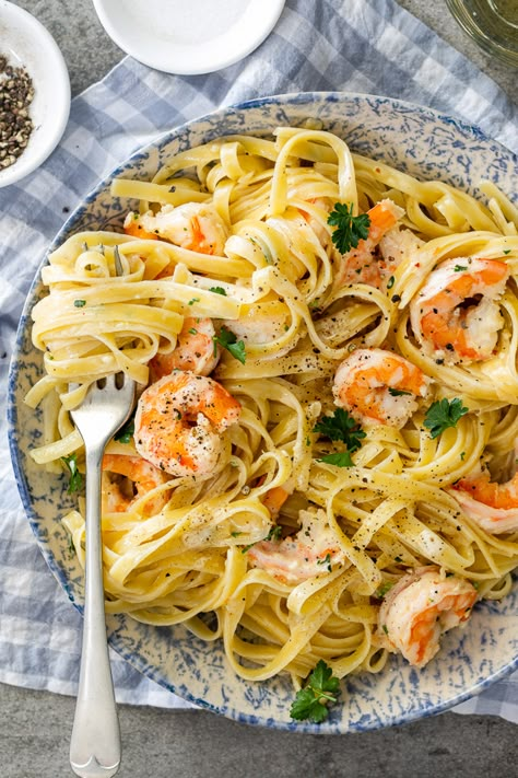 Creamy lemon garlic shrimp pasta - Simply Delicious Creamy Lemon Garlic Shrimp, Shrimp Pasta Recipes Creamy, Garlic Shrimp Pasta Recipes, Lemon Shrimp Pasta, Lemon Garlic Shrimp Pasta, Shrimp Spaghetti, Pasta Shrimp, Resep Pasta, Lemon Shrimp