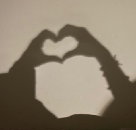 Half Heart Hand Aesthetic, Profile Picture Heart, Heart Hands Aesthetic, Finger Heart Aesthetic, Hand Shadows, Cute Images For Wallpaper, Finger Heart, Shadow Pictures, Pfp Ideas