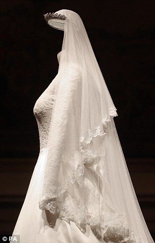 The Duchess of Cambridge's intricately decorated wedding dress, designed by Sarah Burton of Alexander McQueen, received a rapturous reception Alexander Mcqueen Wedding Dresses, Kate Middleton Wedding Dress, Royal Wedding Gowns, Middleton Wedding, Kate Middleton Wedding, Reine Elizabeth Ii, Kate Dress, Ballroom Dresses, Reine Elizabeth