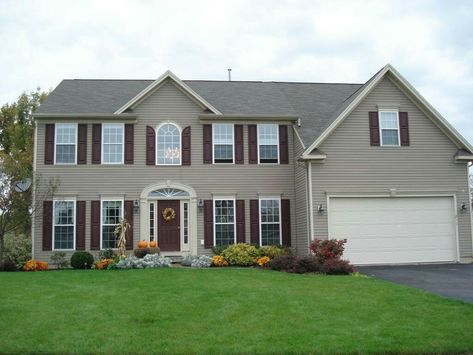 Tan siding with maroon shutters Shutters Colors, Grey Shutters, Painted Bedroom Doors, Siding Colors For Houses, Grey Exterior House Colors, Outside House Colors, Red Shutters, Tan House, Grey Siding