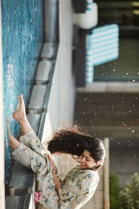 Sai Pallavi 4k Hd Images, Saipallavi Images Hd, Sai Pallavi Hd Images, Virat Kohli And Anushka, Beach Photo Inspiration, Sai Pallavi, Romantic Movie Quotes, Self Portrait Poses, Friendship Day Quotes