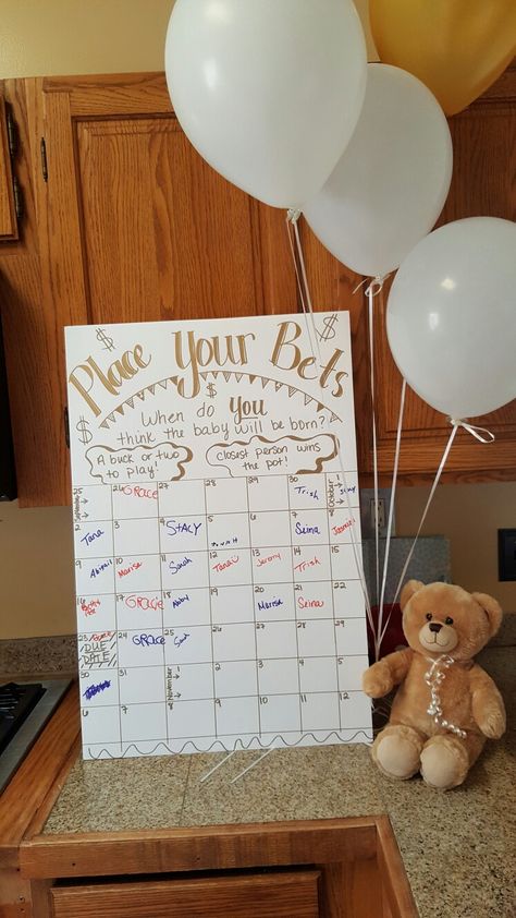 Baby shower birth day betting! All guests bring a few dollars and place in a jar, then write their name in the date they think the baby will be born! Whoever guesses the correct day gets all the cash! Football Baby Shower Theme, January Baby Shower, Baby Shower Oso, Sports Baby Shower Theme, Football Baby Shower, Sports Baby Shower, Birth Day, Sprinkle Baby Shower, Mermaid Baby Showers