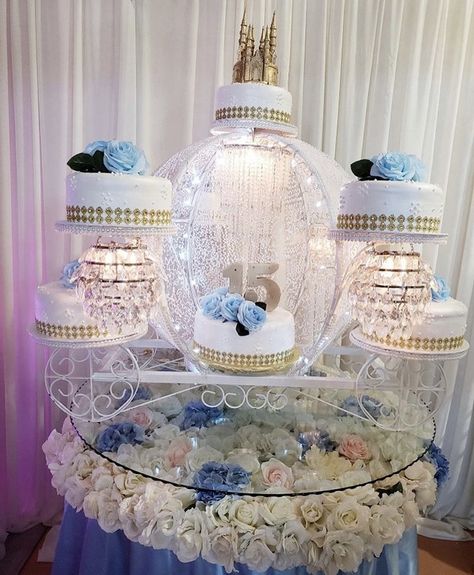 Cinderella Wedding Theme Centerpieces, Cinderella Sweet 15 Cake, Cinderella Wedding Reception, Quince Cakes Light Blue, Quinceanera Themes Cinderella, Cinderella Themed Quinceanera Cake, Quince Decorations Cinderella Theme, Cinderella Decorations For Quince, Sweet 16 Party Ideas Cinderella Theme