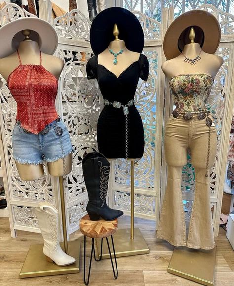 Vaquera Birthday Outfit, Mexican Festival Outfit, Cowgirl Style Outfits Party, Baile Outfits Jaripeo Dresses, Baddie Cowgirl Outfits, Ranchero Outfits Women, Outfit Vaquera, Modern Cowgirl Outfits, Cowgirl Fits