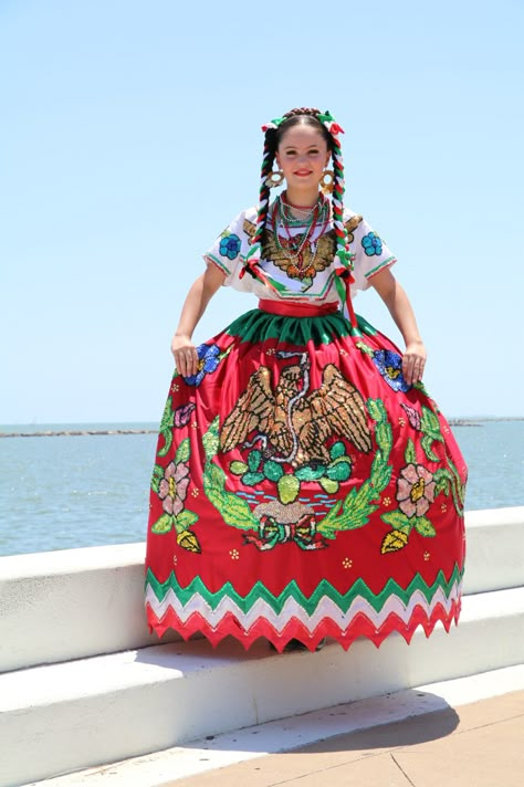 Puebla - China Poblana Folklorico Dresses, Mexican Skirts, Traditional Mexican Dress, Ballet Folklorico, Gala Outfit, Cultural Art, Mexican Heritage, Mexican Outfit, Mexican Dress