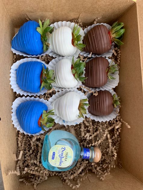 Patron Chocolate Covered Strawberries, Father's Day Gift Treats, Dipped Strawberries For Men, Birthday Strawberries Chocolate Covered For Men, Beer Chocolate Covered Strawberries, Birthday Strawberries For Men, Thank You Strawberries, Father’s Day Dessert Boxes, Father Day Dessert Ideas