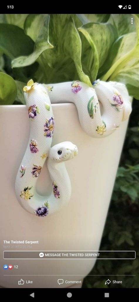 Snake Out Of Clay, Snake Air Dry Clay, Snake Decorations Diy, Diy Snake Decor, Air Dry Clay Snake, Polymer Clay Plant Pot, Cool Clay Sculptures, Snake Pottery, Clay Snakes