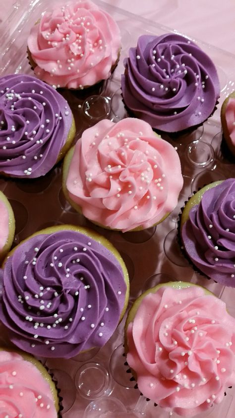 Pink And Purple Dessert Table, Pink And Purple Desserts, Pink And Purple Birthday Party, Purple Party Foods, Pink And Purple Cupcakes, Purple Dessert Tables, Pink Purple Party, Grad Dinner, Kingdom Marriage