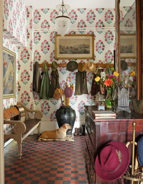 Country Home Kitchen, English Country Home, Veranda Magazine, English Interior, English Decor, Country Kitchen Decor, Boot Room, English Country House, Country Home