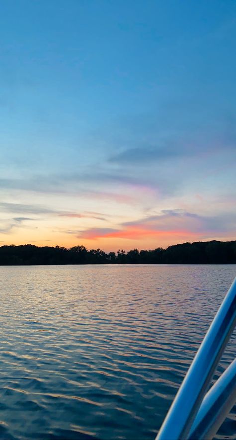 Lake Sunsets, Sunset Lake Aesthetic, Lake At Sunset, Lake Vibes, Sky Lake, Sunrise Over Lake, Sunset Over Lake, Lake Erie Sunset, Sunrise Lake