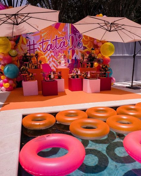 Neon Pool Parties, Coachella Birthday, Pool Party Adults, Graduation Party Cake, Sunset Party, 20th Birthday Party, Party Swimming Pool, Luau Birthday Party, Birthday Goals