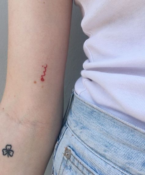 Oui Tattoo, Small Tattoos Red, Small Red Tattoo, Tattoo Spots, Red Tattoo, Tattoo For Son, Red Ink Tattoos, Red Tattoos, Tattoo Feminina