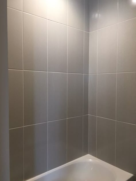 Vertical Shower Tile, Shower Tile Patterns, Acrylic Shower Walls, Makeover Kamar Mandi, Marble Walls, Layout Bathroom, Tile Tub Surround, Shower Wall Tile, Bathtub Tile