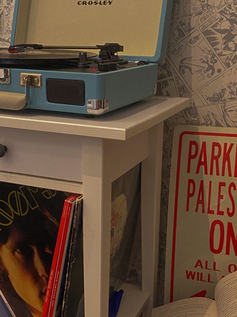 Crosley Aesthetic, Blue 70s Aesthetic, Vinyls Aesthetic, Oc Aesthetic, Vinyl Aesthetic, 70s Aesthetic, Vintage Aesthetics, Blue Vintage, Standing Desk